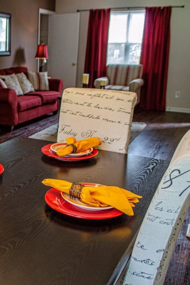 A furnished living room and dining room at Vista Villa in Charlotte, North Carolina