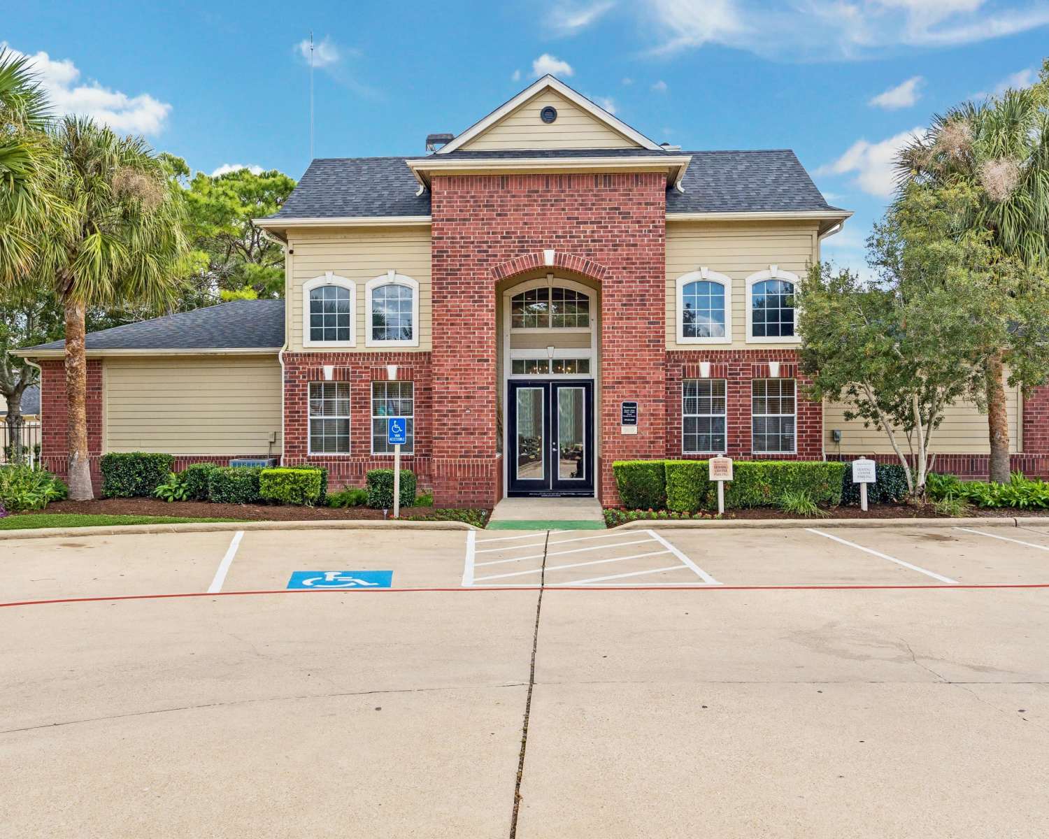 Apartments at Brazoswood Apartments in Clute Texas