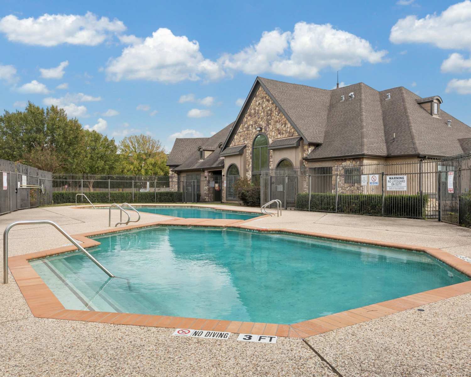 Apartments at Lansbourough in Houston, Texas