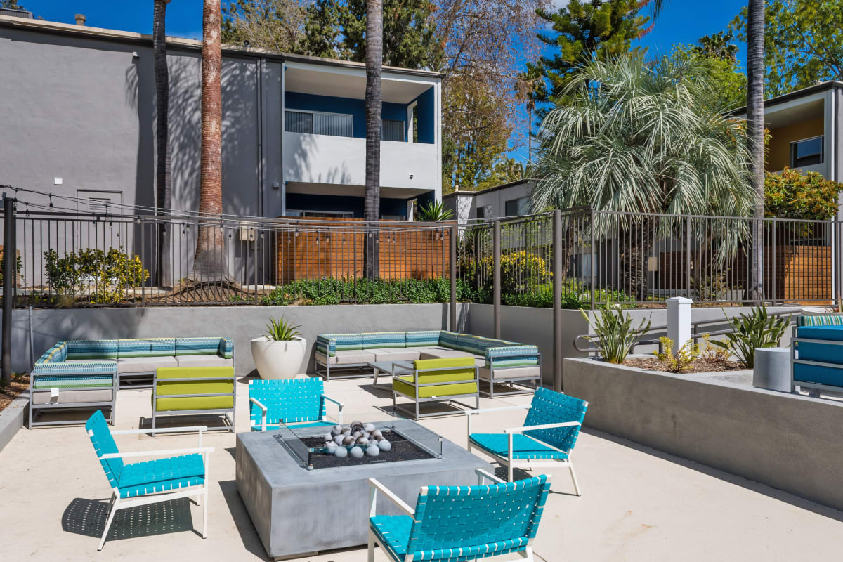 Outdoor firepit at The Retreat at Thousand Oaks, Thousand Oaks, California