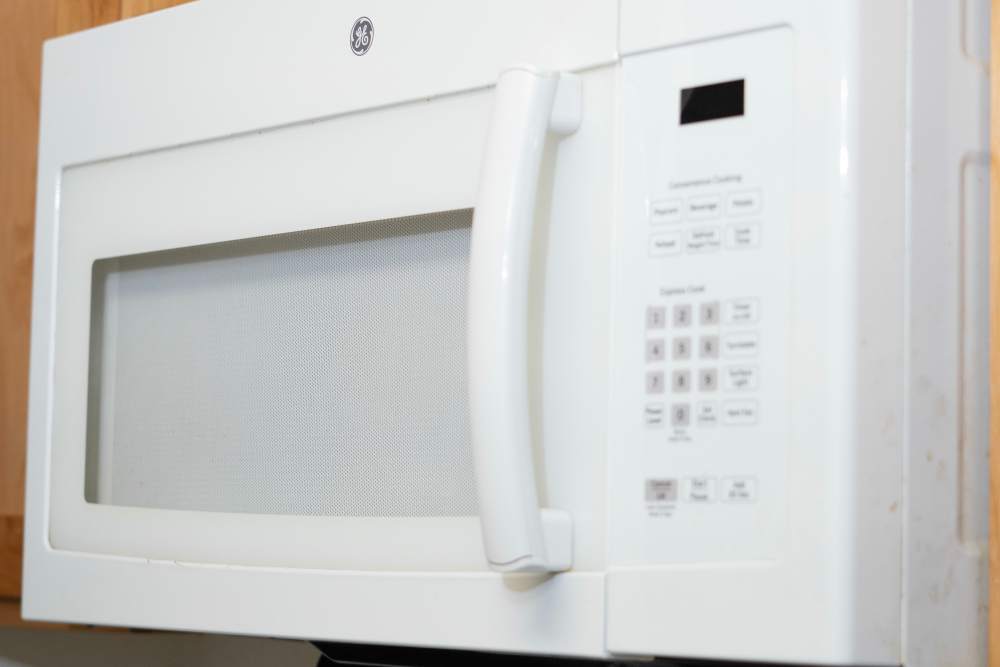 Oven in the kitchen at Hardin Terrace in Jefferson, Georgia