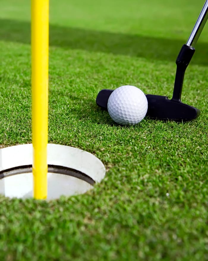 Resident putting at The Springs at Tanasbourne in Hillsboro, Oregon