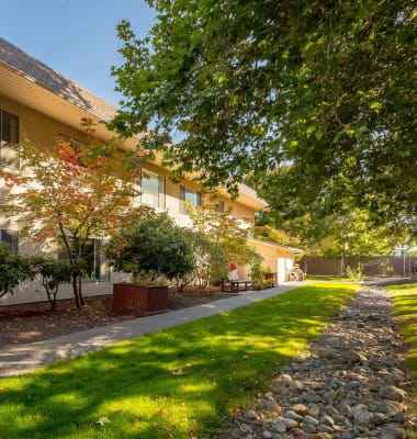 Courtyard at Rosewood Villa in Bellingham, WA
