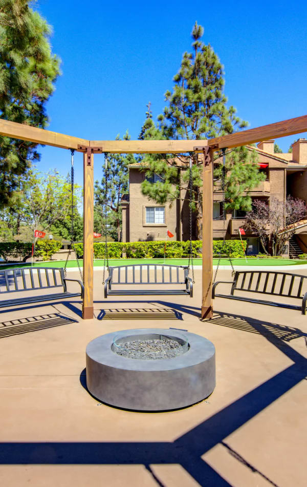 Courtyard at Sierra Del Oro Apartments in Corona