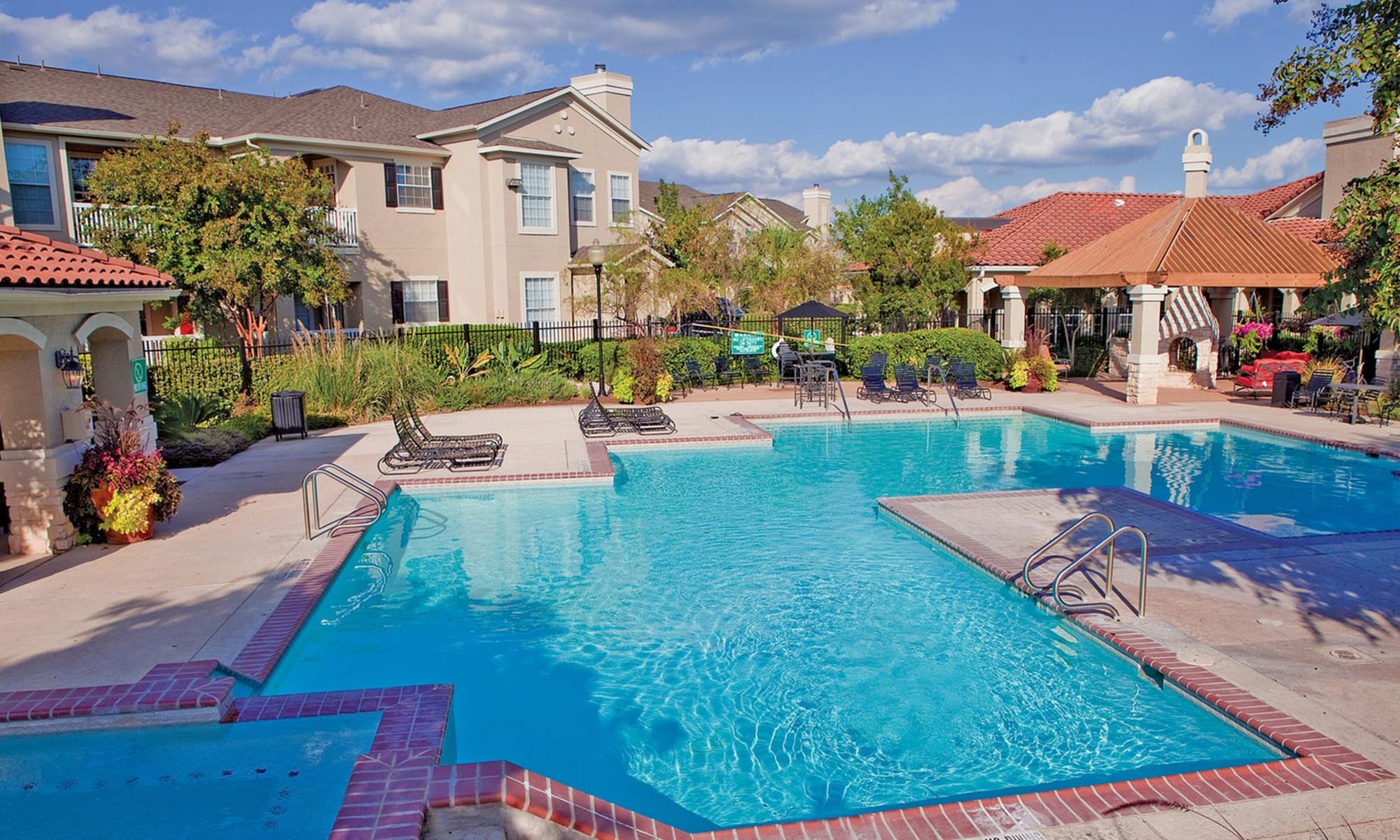Apartments at The View at Encino Commons in San Antonio, Texas