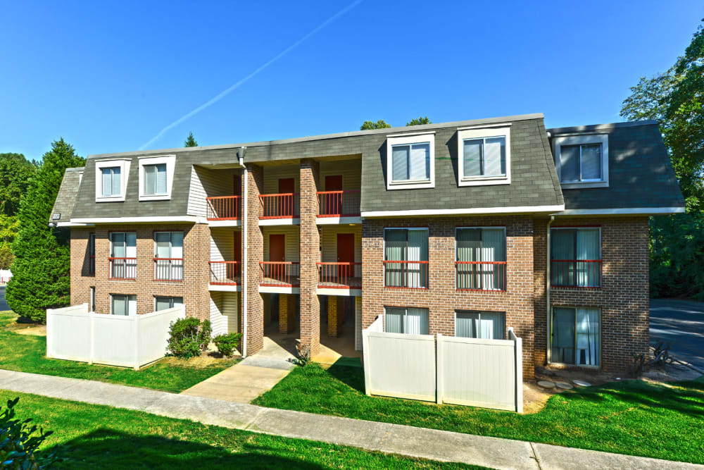 Exterior view of apartments at The Farrington Apartment Homes in Columbia, South Carolina