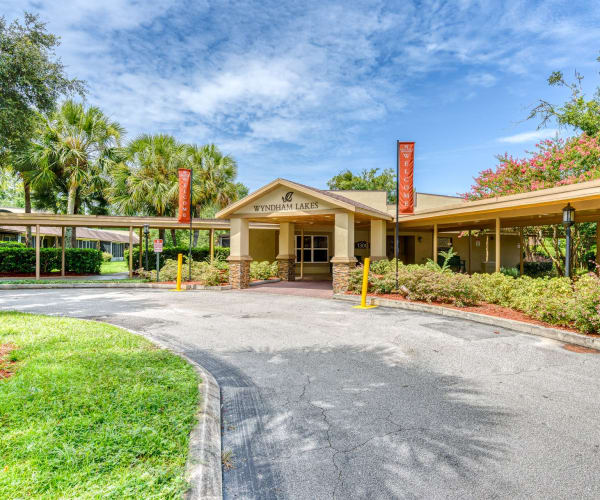 Exterior view of Wyndham Lakes in Jacksonville, Florida