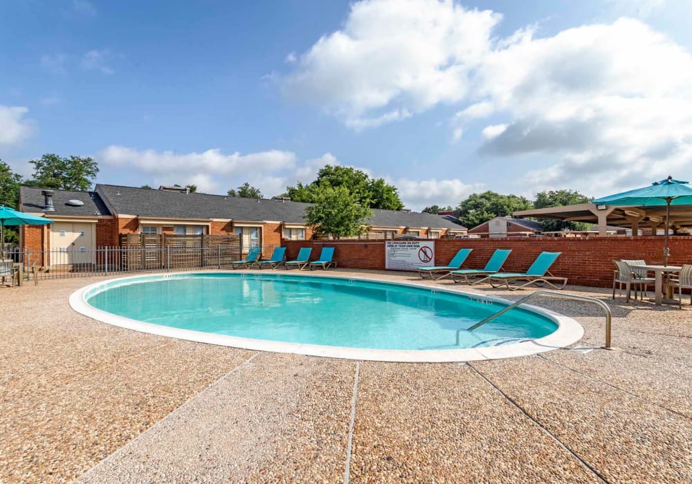 Hot tub at Willow Oaks Apartments in Bryan, Texas
