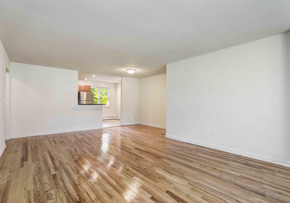 Living room with hardwood flooring at Rosedale Manor in Madison, New Jersey