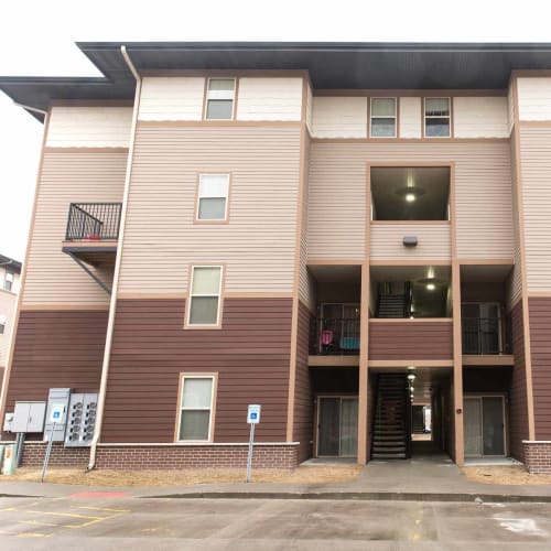 Exterior of an apartment building at Prairie Pointe Student Living in Ankeny, Iowa