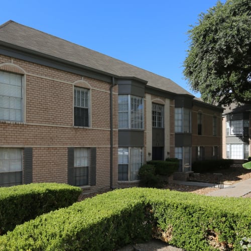 Exterior of an apartment building at Tanglewood in San Antonio, Texas