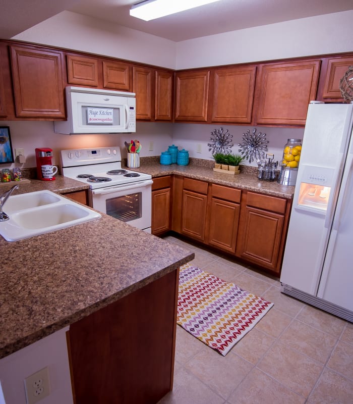 Kitchen with granite countertops at Villas at Aspen Park in Broken Arrow, Oklahoma