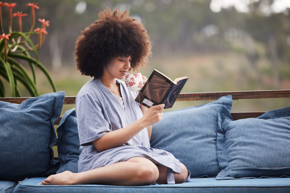 resident reading at Kelson Row at Rocky Hill in Rocky Hill, Connecticut