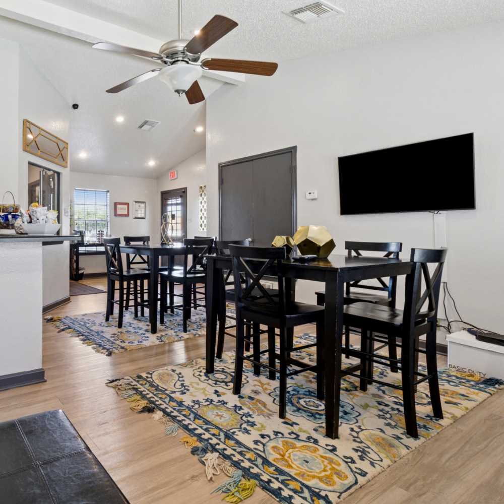 Dining area in the community room with TV at Arbors of Taylor in Taylor, Texas