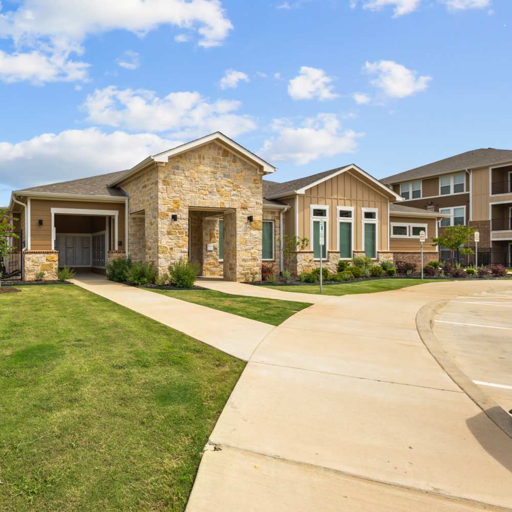 Exterior view of an apartment at Harvest Creek in Marshall,Texas