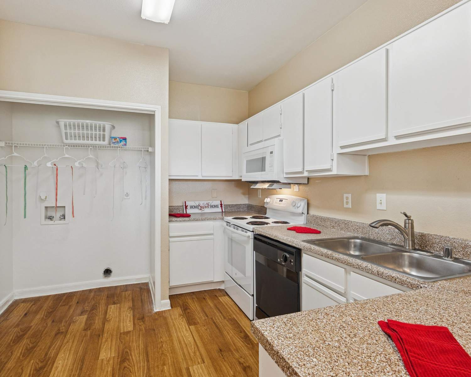 Apartments in Clute, Texas at Brazoswood Apartments