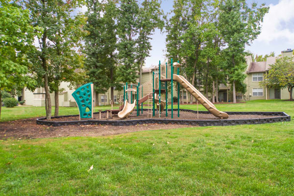 Community clubhouse at Hunter's Chase Apartments