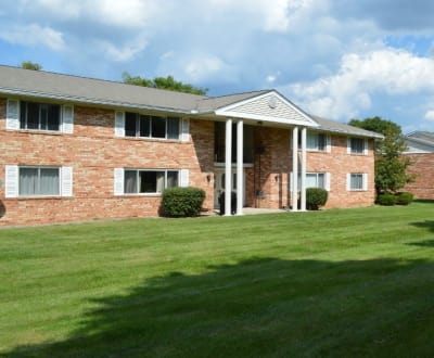 Exterior view of apartment building at Henrietta Highlands in Henrietta