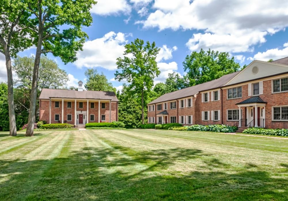 Exterior of Westfield Hamilton House with pool in Westfield, New Jersey