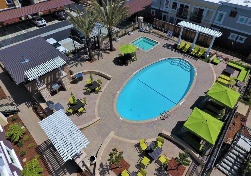 Aerial view of the swimming pool and grilling pavilion at Ramblewood Apartments in Fremont, California