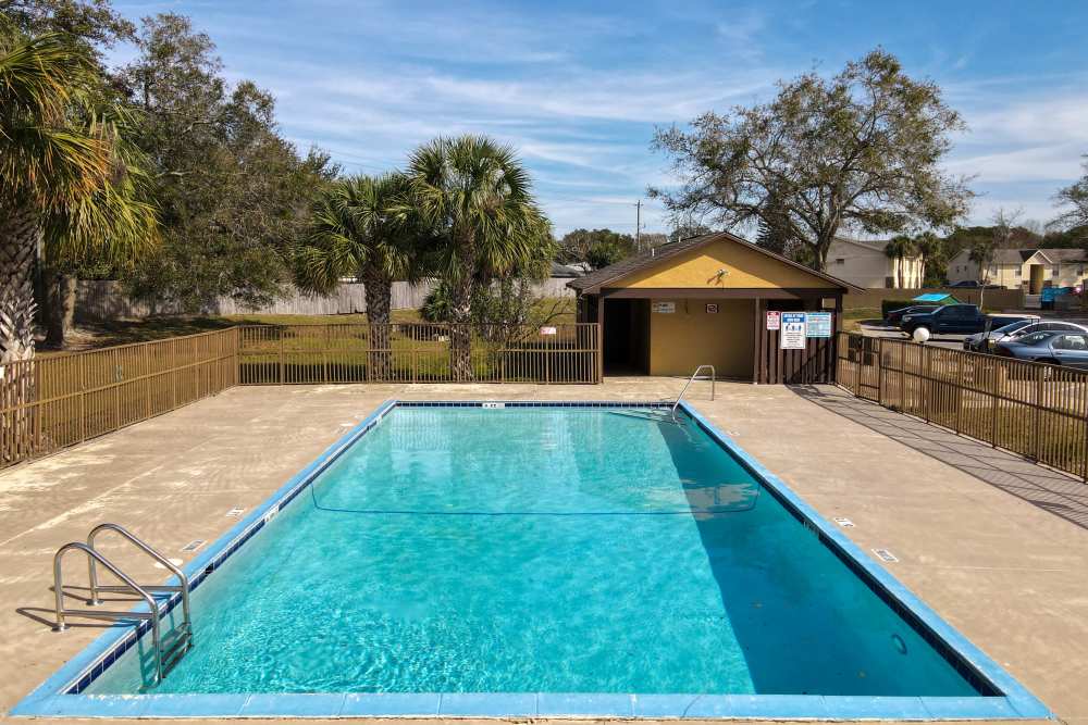 Sparkling salt-water pool at Huntington Reserve in Sanford, Florida