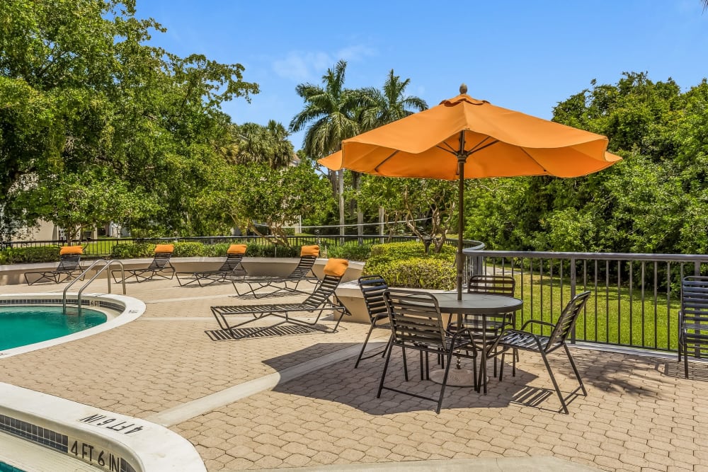 Outdoor lounge area at Tuscany Pointe at Somerset Place Apartment Homes in Boca Raton, Florida