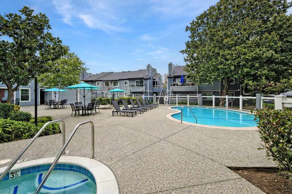 Pool and hot tub area at Bennington Apartments in Fairfield, California