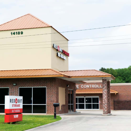 The entrance to the office at Red Dot Storage in Hammond, Louisiana