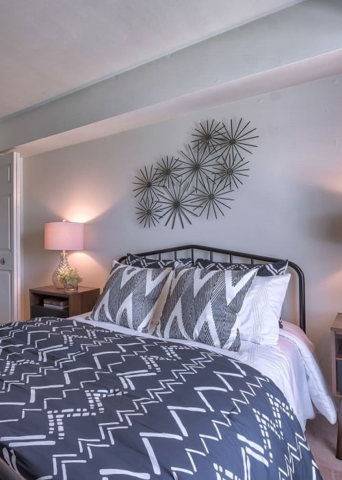 Bedroom with plush carpeting at Tall Trees in Scranton, Pennsylvania