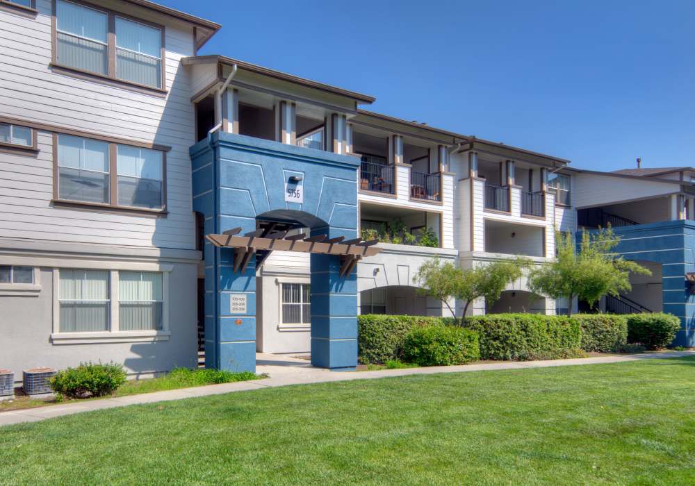 Exterior view of an apartment at Park Hacienda Apartments in Pleasanton, California