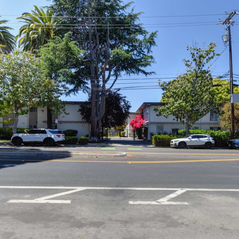 Community view with car parked infornt at Glenwood Garden Apartments in Mountain View, California