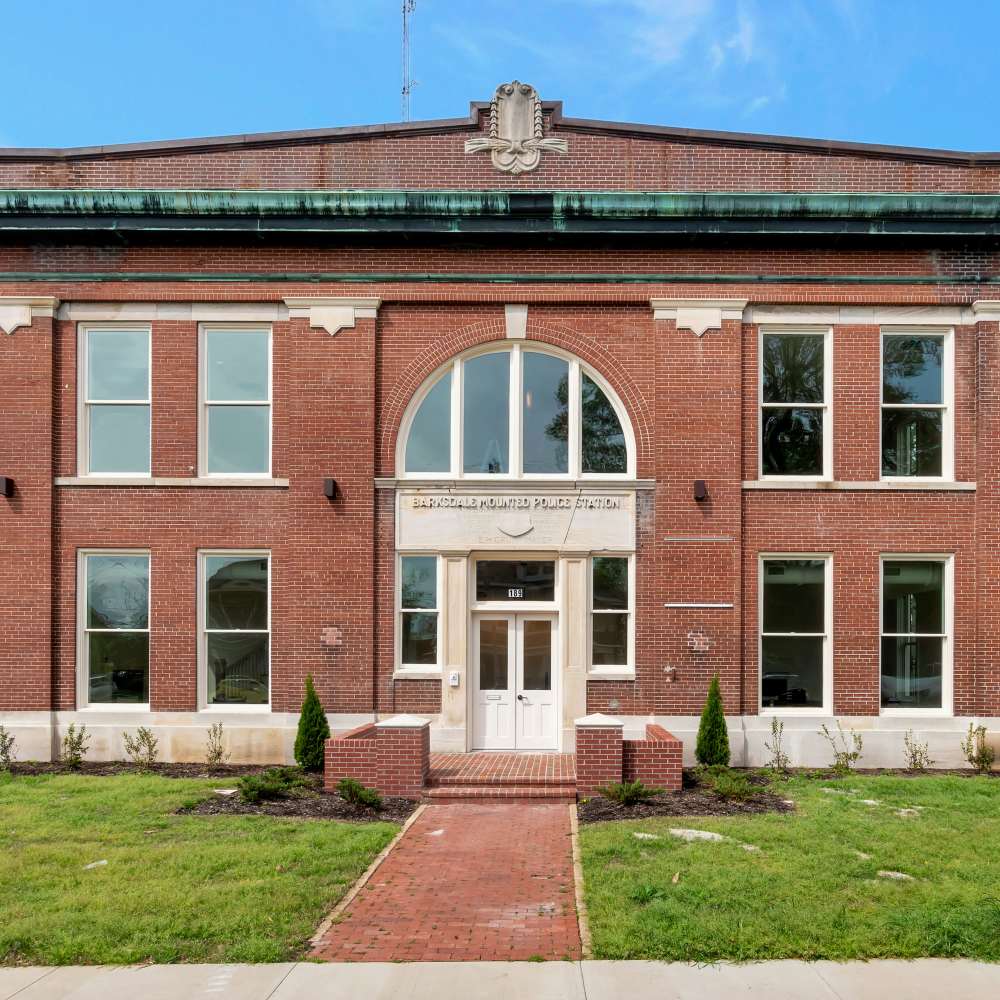 Apartment with lawn at 189 Barksdale in Memphis, Tennessee