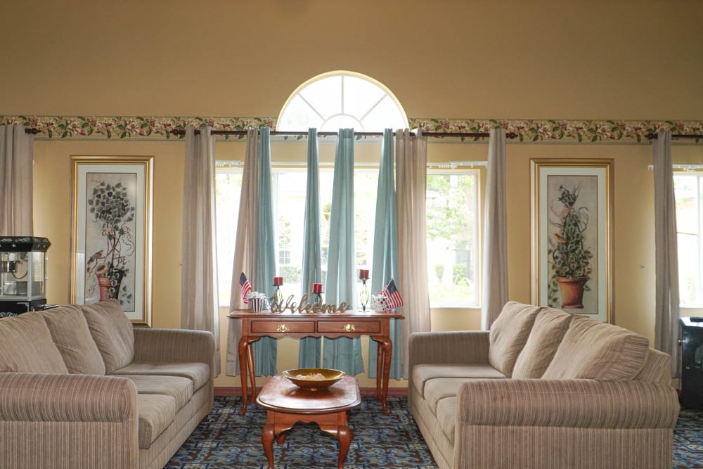 Community den area at The Club at St. Cloud in St. Cloud, Florida