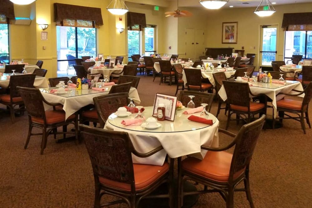 Dining area at Winding Commons Senior Living in Carmichael, California