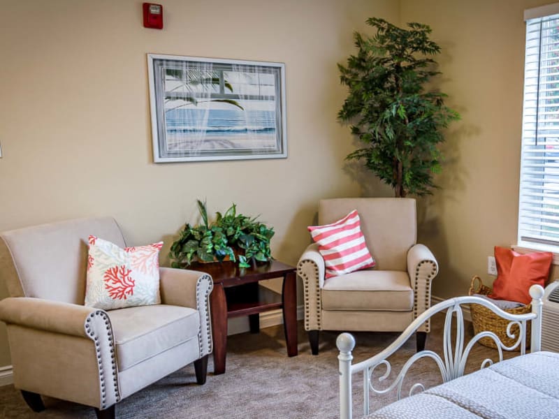 Lounge seating at Evergreen Senior Living in Eugene, Oregon. 