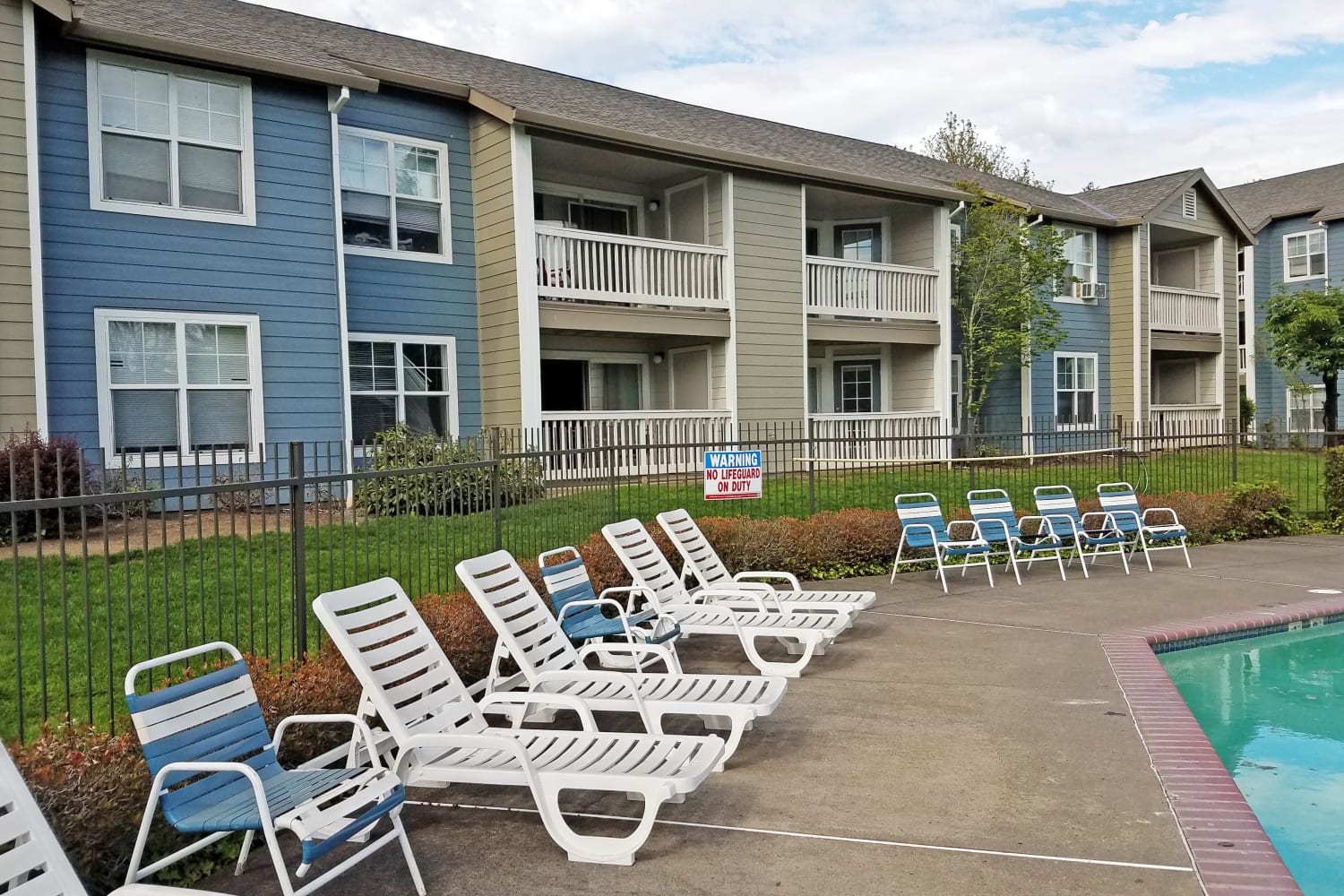 Poolside Lounge Chairs at Tualatin View Apartments in Portland, OR