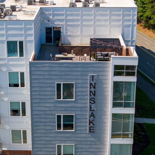 Aerial view of the rooftop lounge at Innslake Place in Glen Allen, Virginia