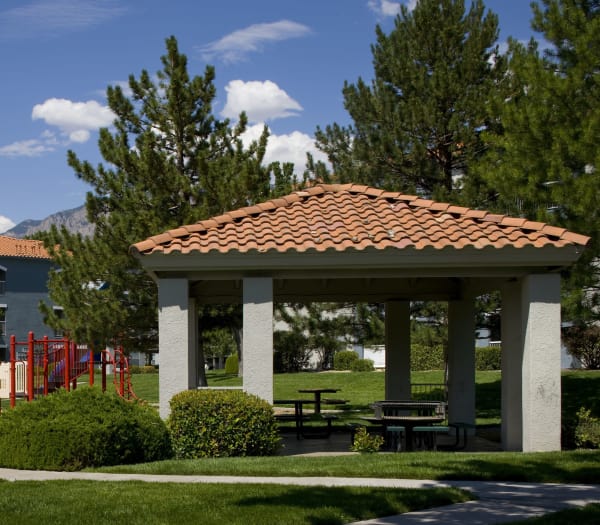 Exterior view of La Ventana Apartment Homes community