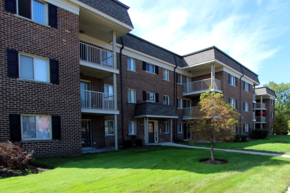 Amenities at Cypress Place Apartments with walkin closets