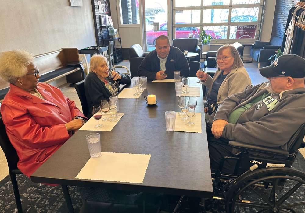 Residents dining together at Merrill Gardens at Tukwila in Tukwila, Washington