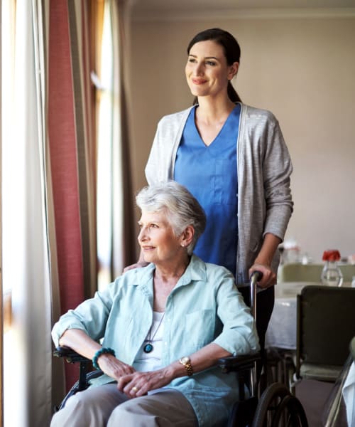 Residents having lunch together at Regency Woodland in Salem, Oregon