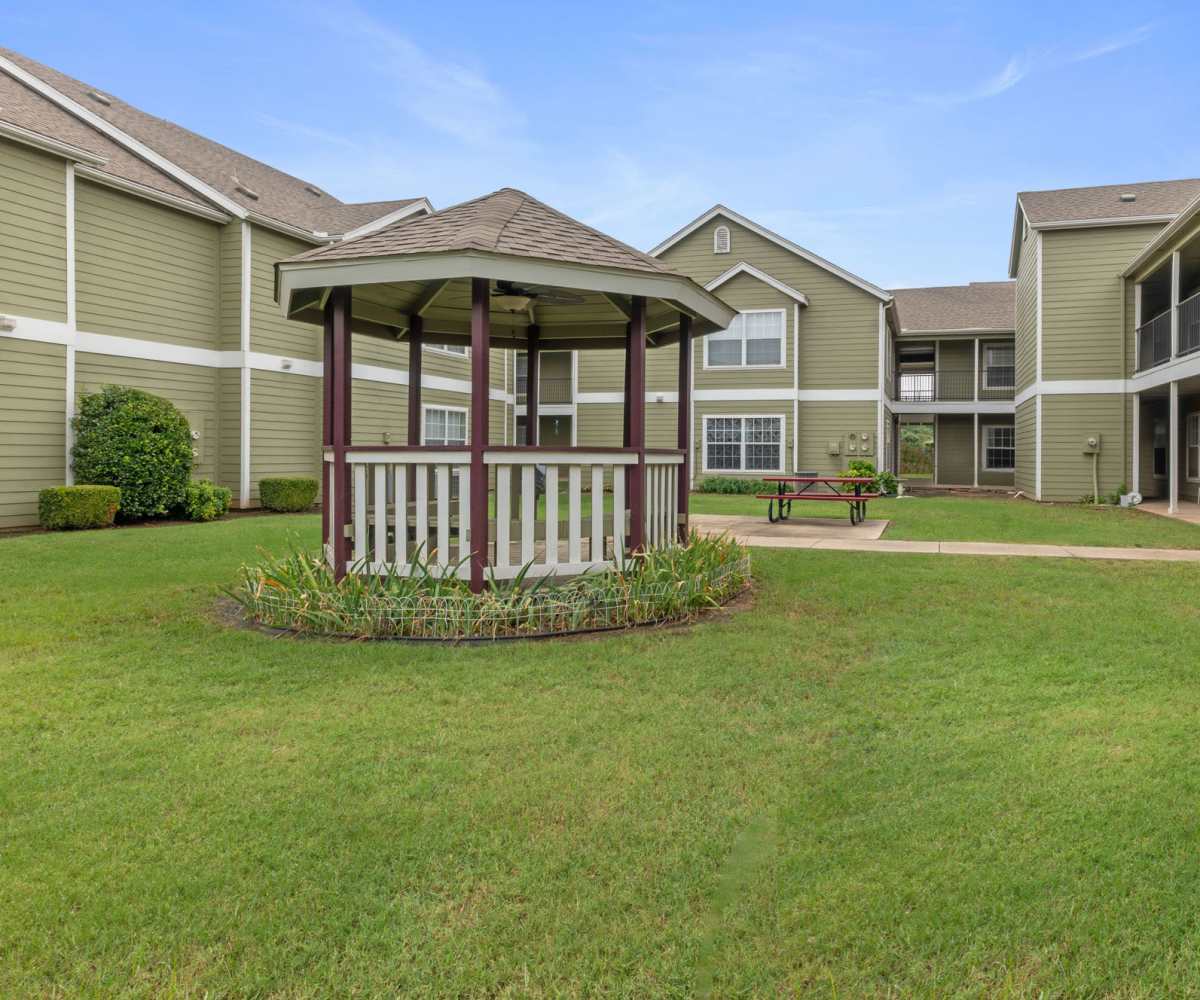 Our apartments near Savannah House of Yukon Seniors in Yukon, Oklahoma