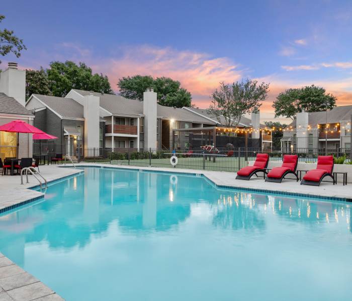 Swimming pool at Commons At Westchase in Houston, Texas