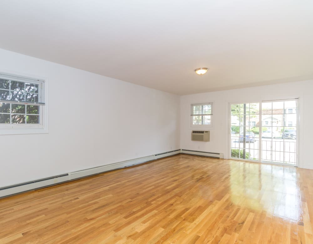 Eagle Rock Apartments at Woodbury for Rent in New York