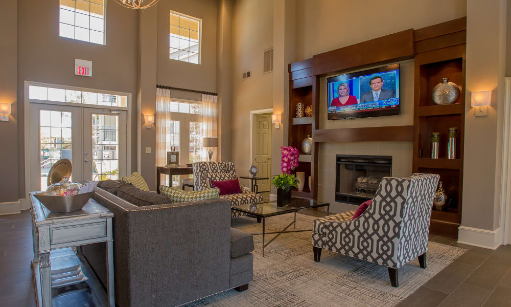 Elegant lounge area at Crown Pointe Apartments in Oklahoma City, Oklahoma