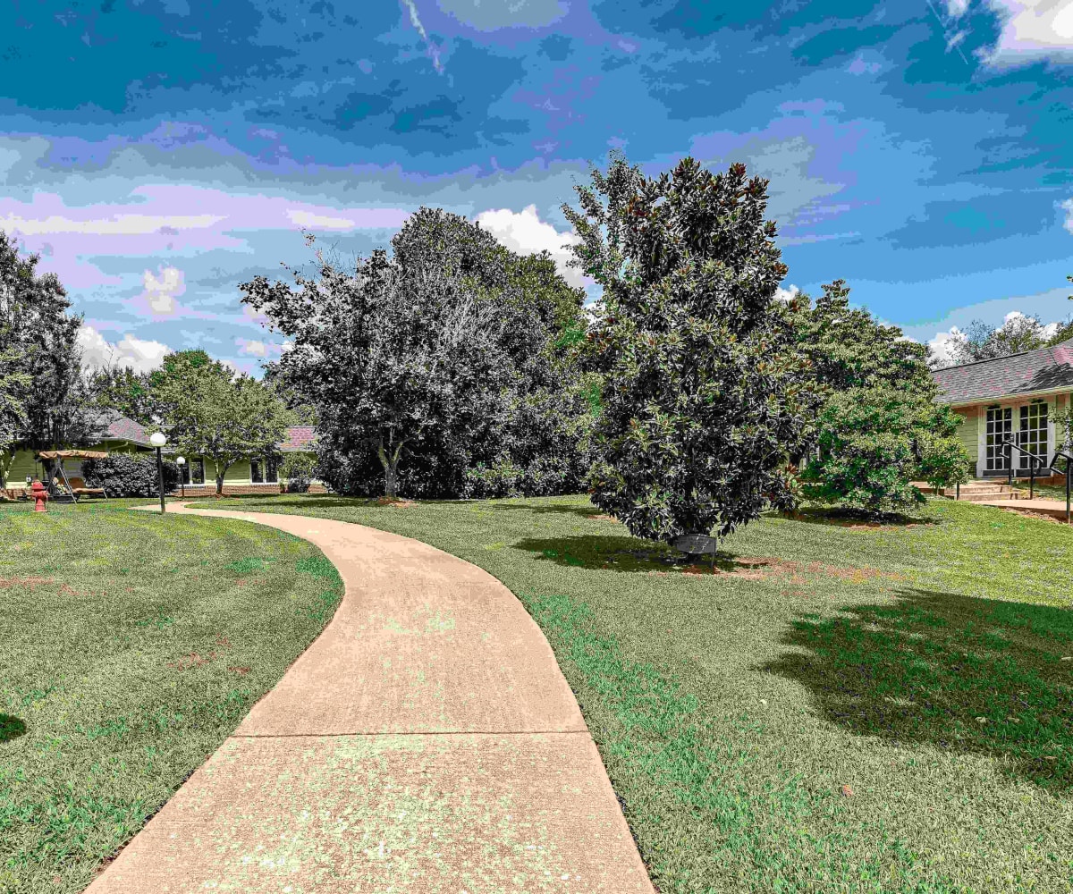 Outdoor path at Pacifica Senior Living Skylyn in Spartanburg, South Carolina