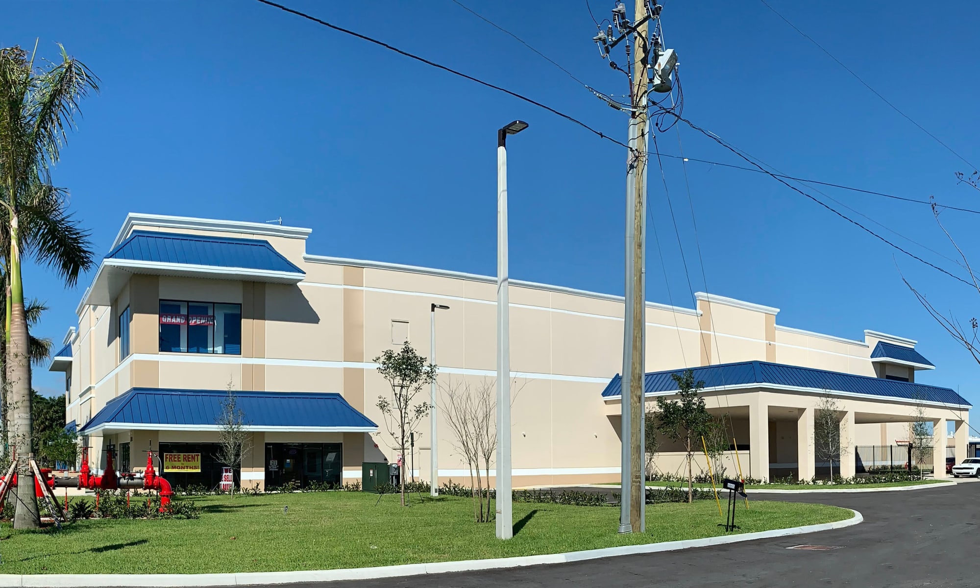 Covered loading dock at Pompano Beach, Florida near Top Self Storage