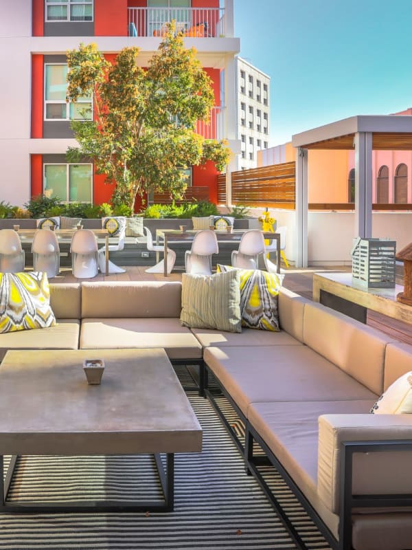 Resident private roof patio at 201 Marshall in Redwood City, California