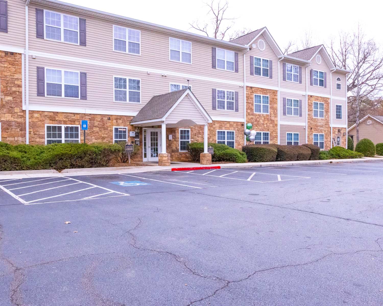 Apartment exterior at Ashton Walk in Forest Park, Georgia