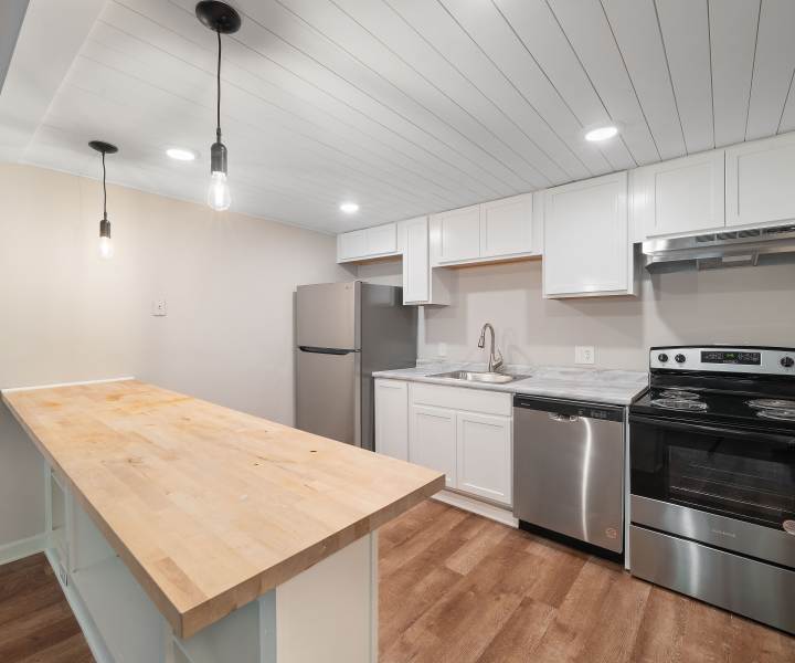Fully equioped kitchen at Bay Vista Apartments in Daphne, Alabama